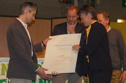 Jean-Julien Ezvan ontvangt de prijs Jacques Goddet Jean-Julien Ezvan ontvangt de prijs Jacques Goddet