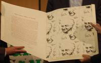 De map met het portret van Jacques Goddet De map met het portret van Jacques Goddet