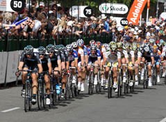 Team Sky se place à l'avant à deux tours de l'arrivée