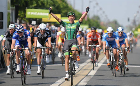 Bryan Coquard (Team Europcar) devant Arnaud Démare (FDJ.fr) - photo : ASO/G.Demouveaux