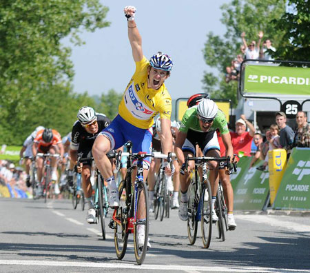 Arnaud Démare (FDJ.fr) devant Ramon Sinkeldam (Team Giant-Shimano) - photo : ASO/G.Demouveaux