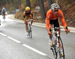 Samuel Sanchez (Euskaltel Euskadi) valt aan - © Unipublic Samuel Sanchez (Euskaltel Euskadi) valt aan - © Unipublic