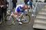 Carlos Barredo (Rabobank) vérifie le réglage son vélo (667x)