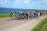 The peloton along the coastline (1664x)