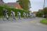 The peloton in one long line (493x)