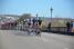Le peloton sur le pont de Mantes-la-Jolie (239x)