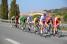 Een gesplitst peloton vlakbij Baumettes (342x)
