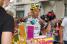 Jean-Christophe Peraud (AG2R La Mondiale) se ravitaille chez Powerbar (321x)
