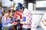 Jon Izaguirre (Movistar) signe des autographes (296x)