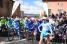 Les coureurs profitent du soleil au départ (323x)