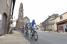 Le peloton devant l'église de Saint Fiacre-sur-Maine (320x)