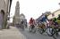 Le peloton devant l'église de Saint Fiacre-sur-Maine (2) (397x)