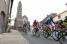 Le peloton devant l'église de Saint Fiacre-sur-Maine (2) (405x)