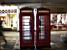 Deux cabines téléphoniques londoniennes (147x)