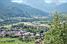Een uitzicht over een dorpje in het dal tijdens de etappe Le Grand-Bornand > Tignes (276x)