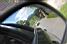Effet miroir : une Fabia jaune vue depuis une Fabia verte (483x)