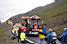 Dans la descente du Col d'Agnel : les chars Caisse d'Epargne passent les virages avec difficults (481x)