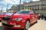 De officiële Tour de France auto's op het Place de la Comédie in Montpellier (266x)