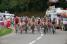 The peloton with Bernhard Eisel (HTC-Columbia) throwing his bidon (585x)