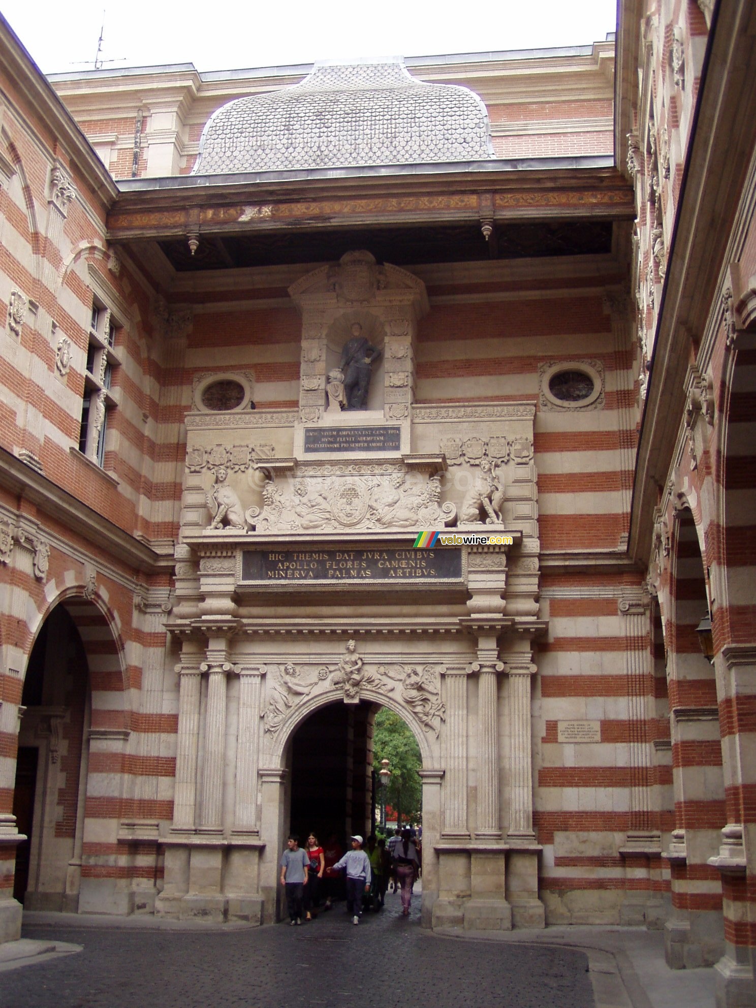 Toulouse: cour intrieur de l'htel de ville (Capitole)