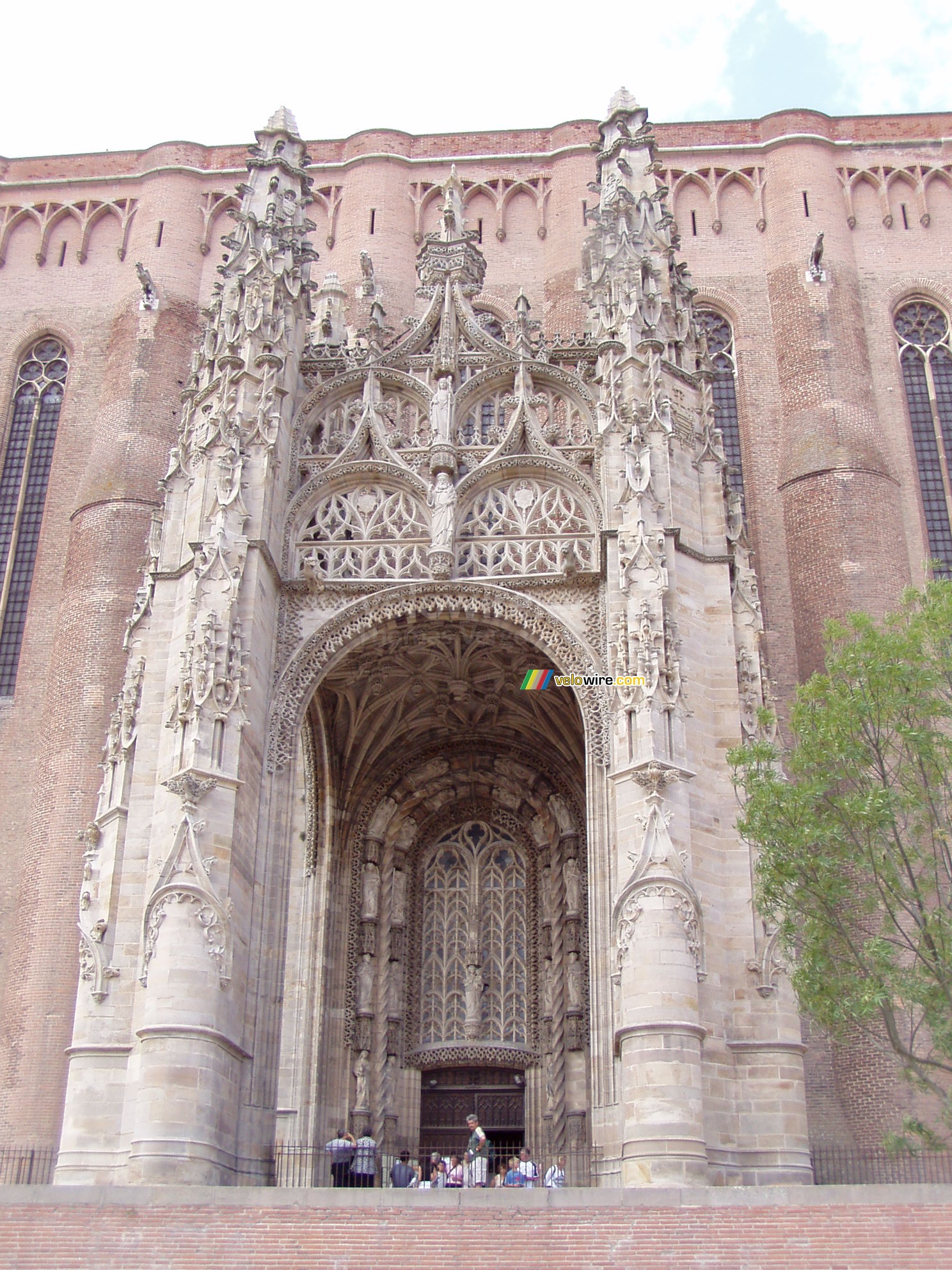 De ingang van de Basilique Sainte-Ccile