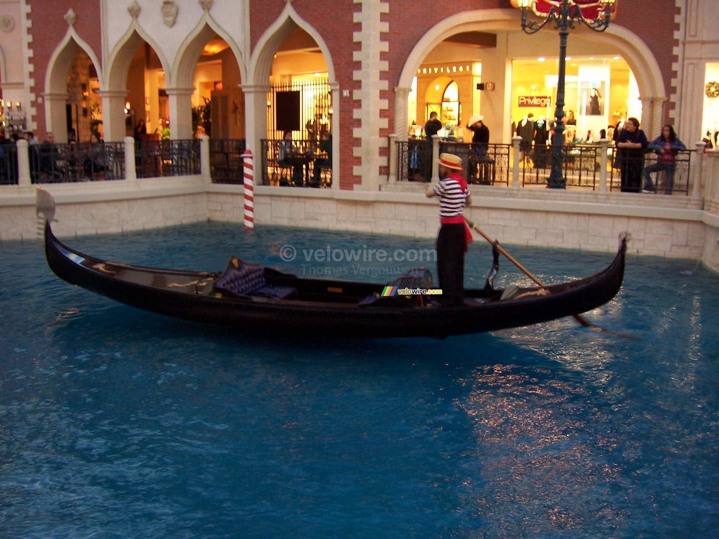 A gondola in the Venetian hotel (2)