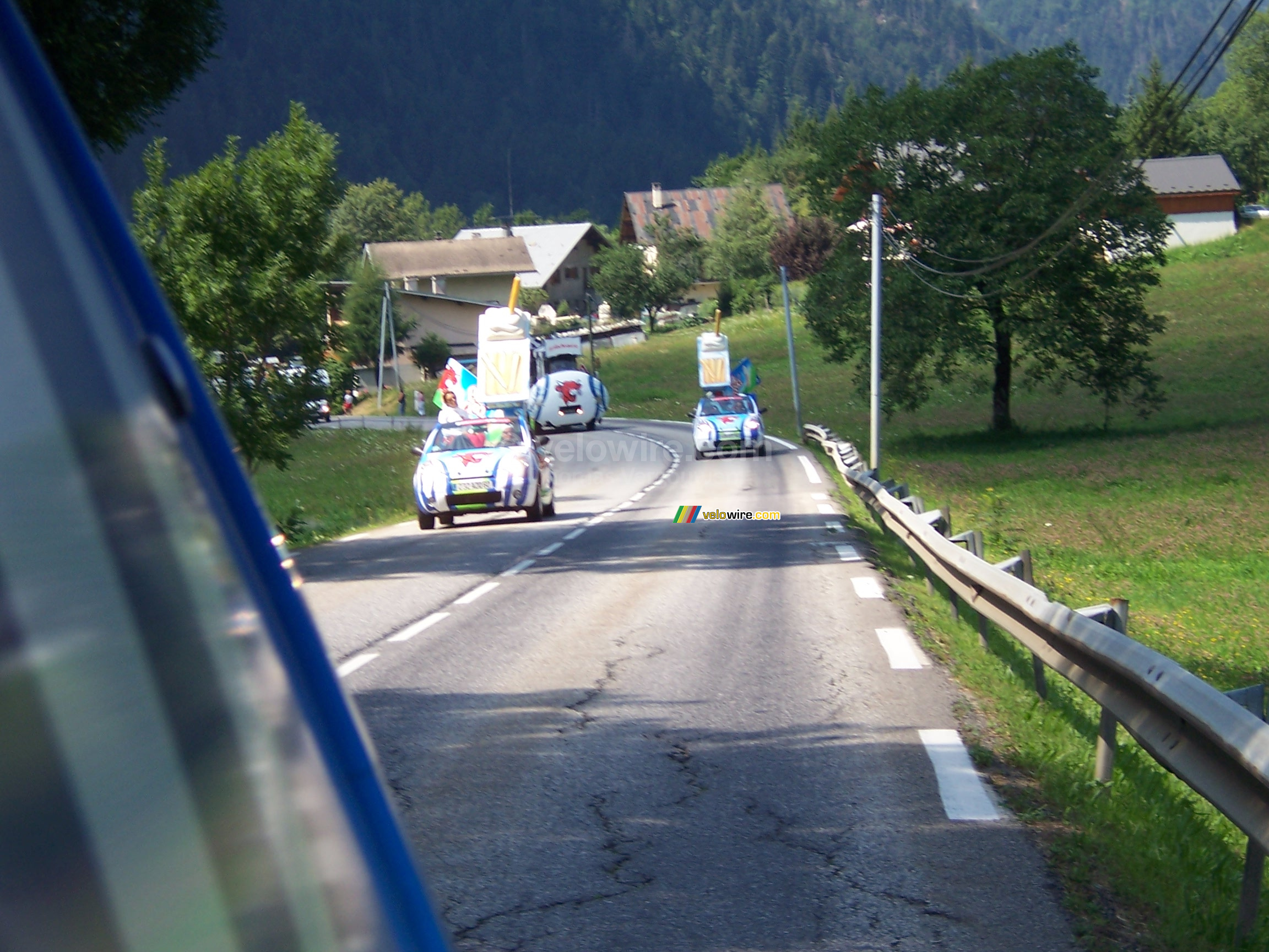 Les voitures sont dsormais derrire nous - [1 jour dans la caravane de La Vache Qui Rit]