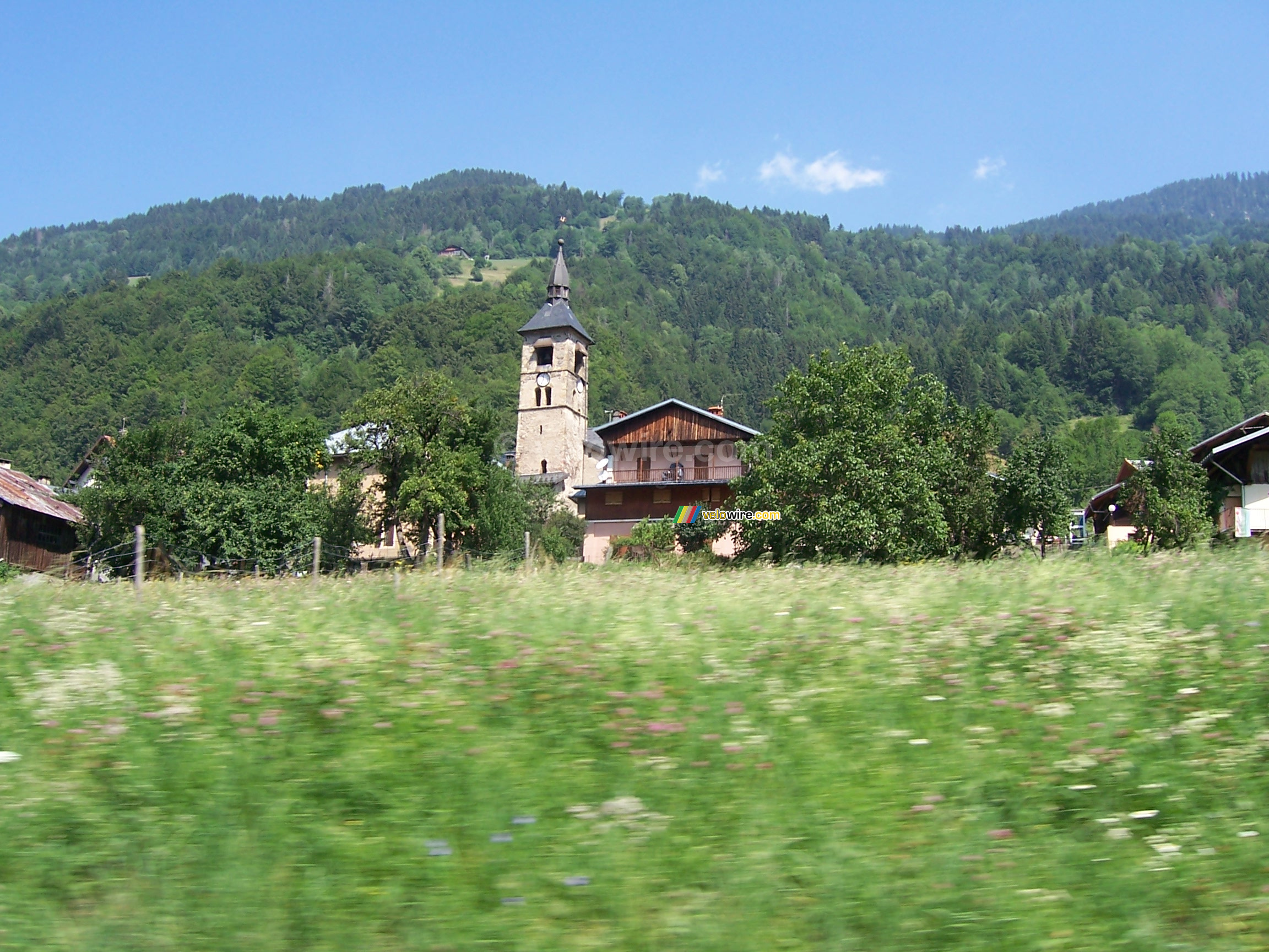 A nice church and a nice view on our way - [1 day in the La Vache Qui Rit 