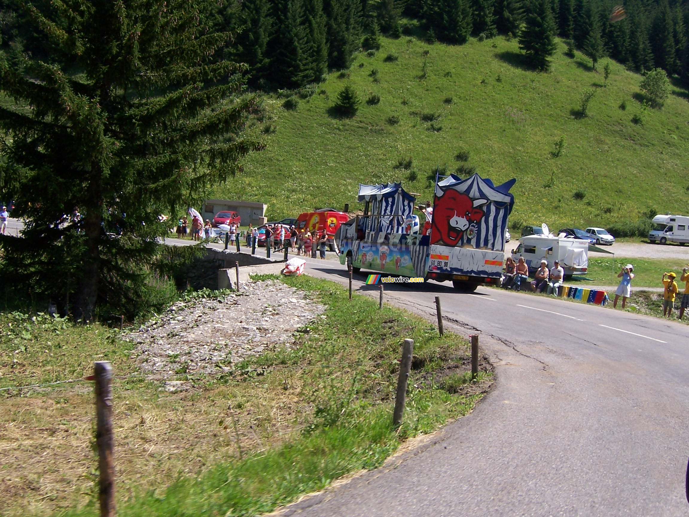 De La Vache Qui Rit vrachtwagen - [1 dag in de reclamecaravaan van La Vache Qui Rit]