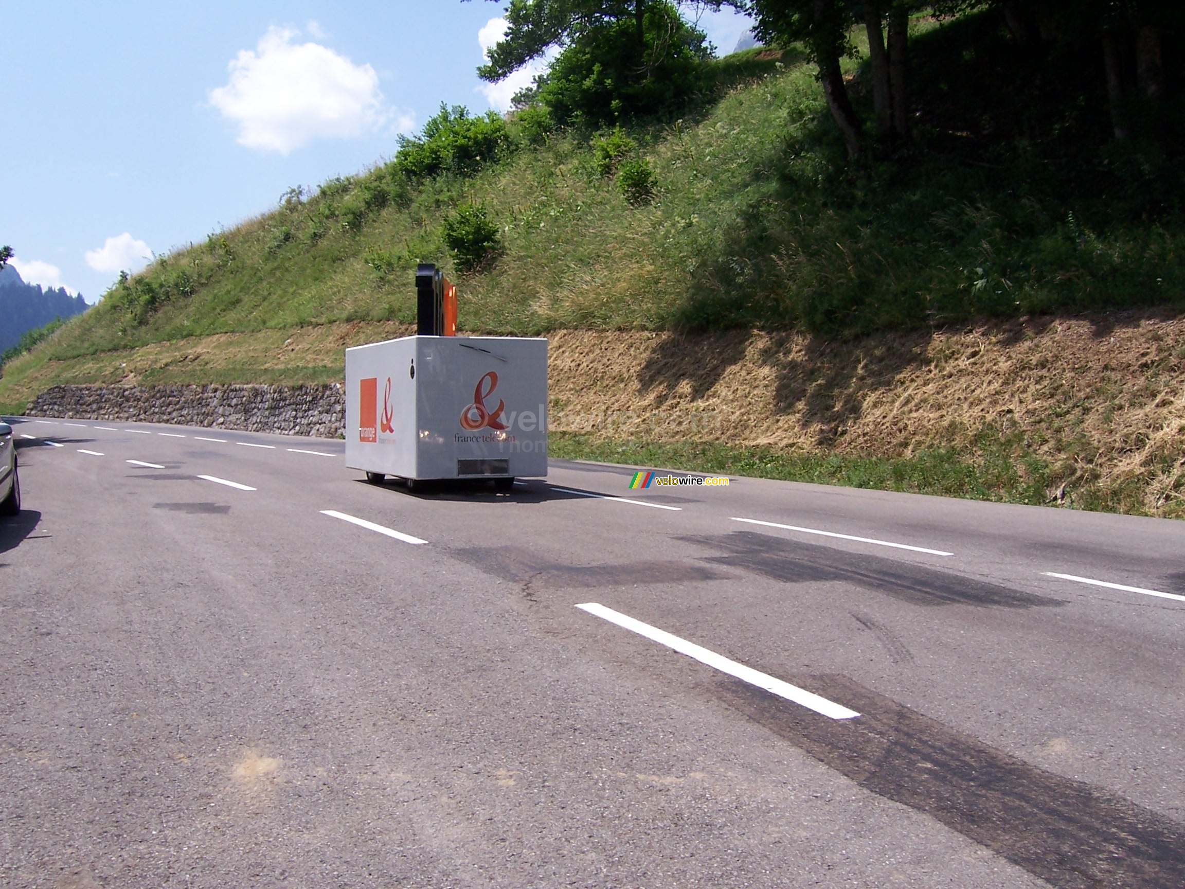 La petite voiture du 118 712 de France Tlcom / Orange - [1 jour dans la caravane de La Vache Qui Rit]