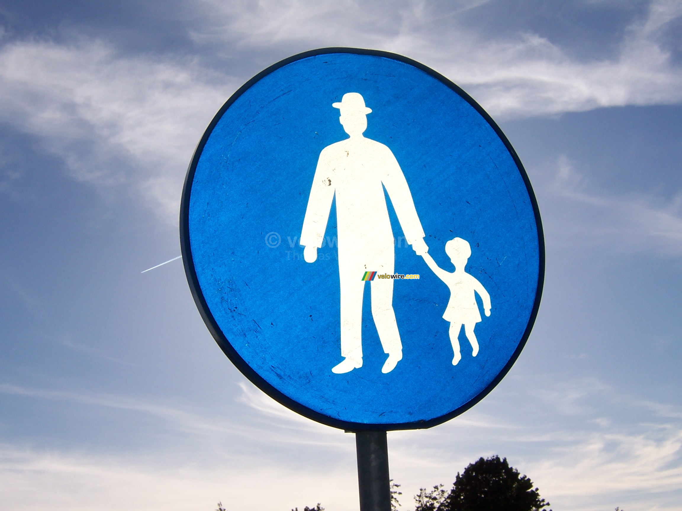 Traffic sign pedestrian path (light effect)