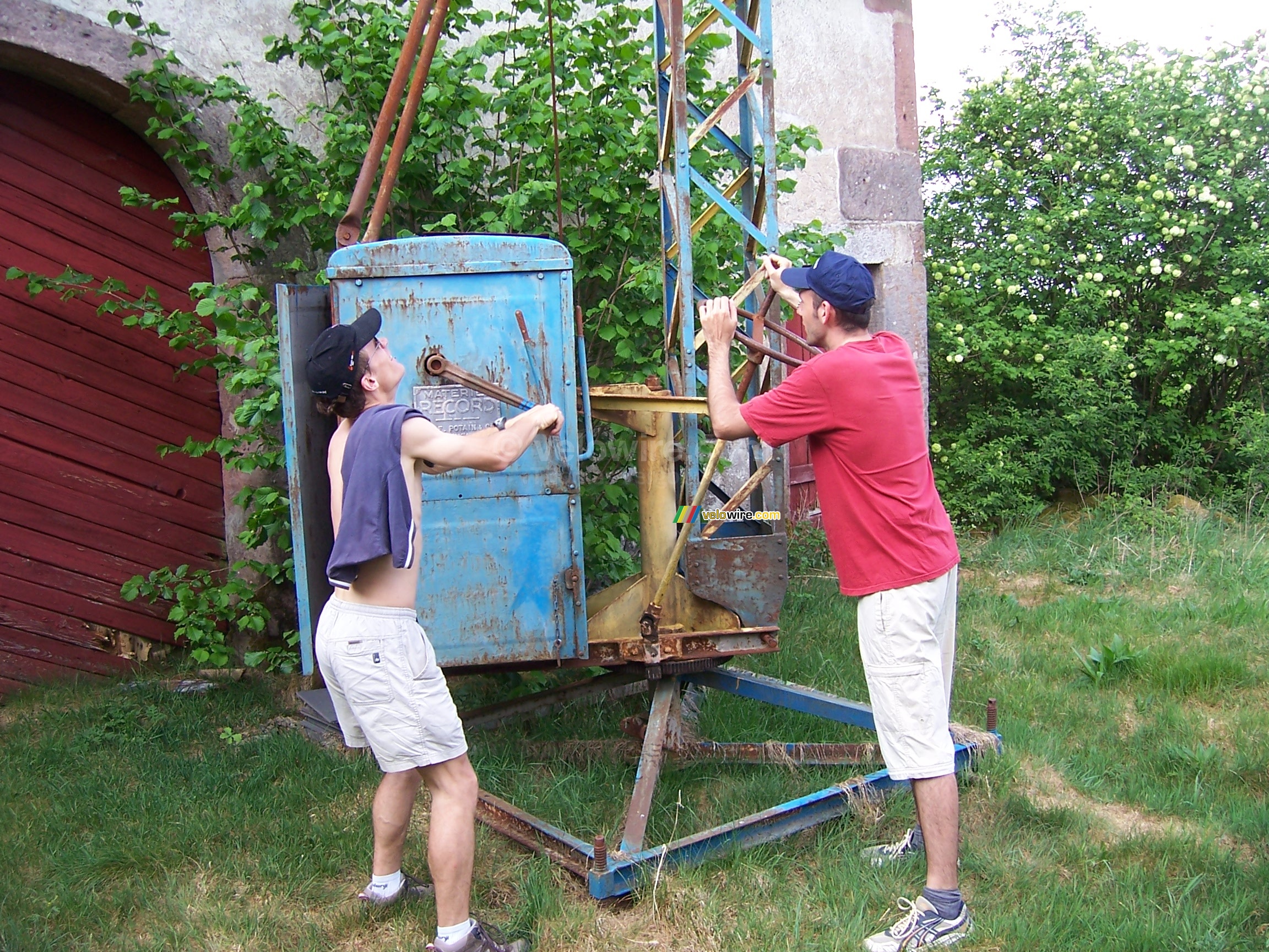 Florent and Bernie play with an abandoned manual crane