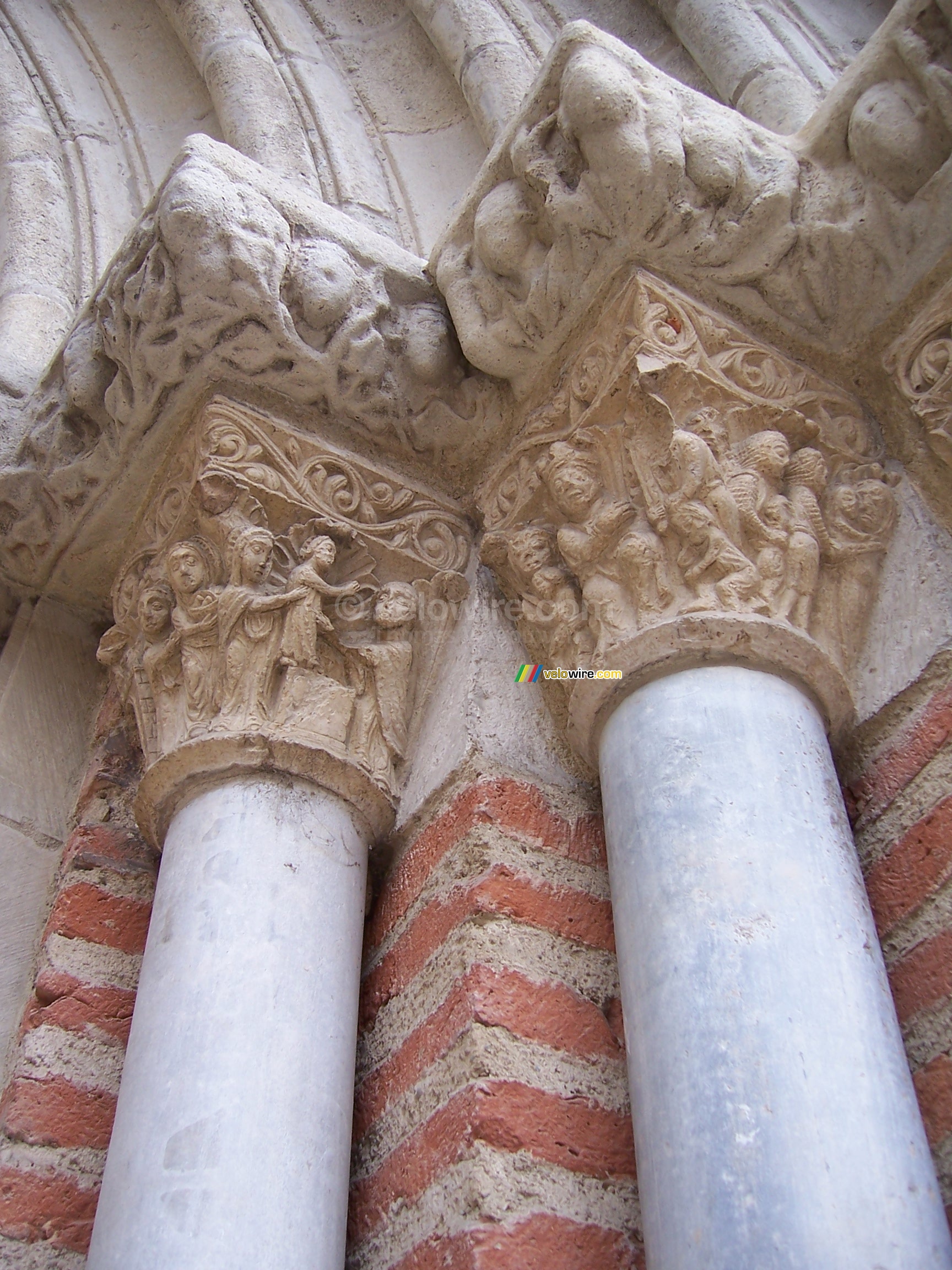 Mannetjes, een detail van de kerk van Rabastens (2)