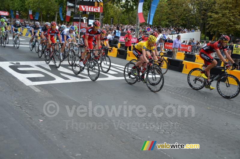 Cadel Evans en de andere renners van het BMC Racing Team