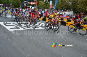 Cadel Evans and the other riders of the BMC Racing Team (553x)