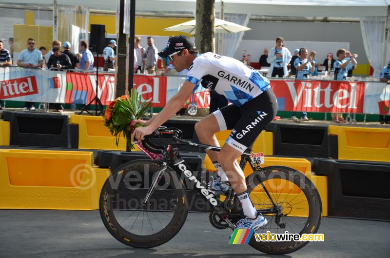 David Millar (Garmin-Cervlo) met de bloemen