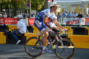 Laurent Mangel (Saur-Sojasun) et son fils (416x)