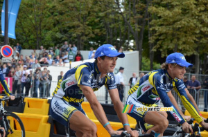 Johnny Hoogerland & Rob Ruijgh (Vacansoleil-DCM) (581x)