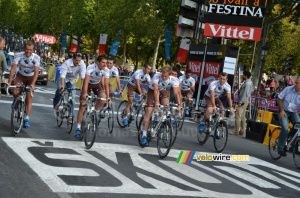 The AG2R La Mondiale team (323x)