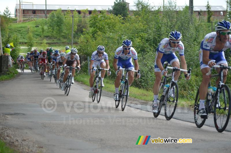 Het peloton onder leiding van Saur-Sojasun (2)