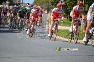 Cofidis in the peloton (321x)