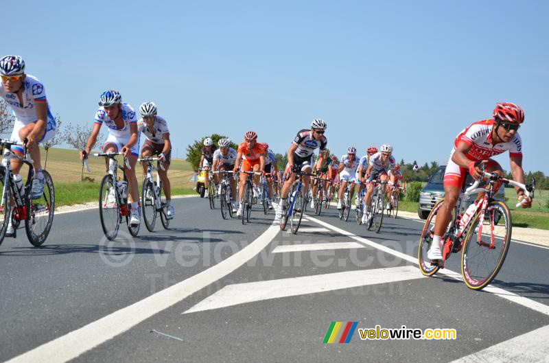 Het peloton splitst zich op in 2-en