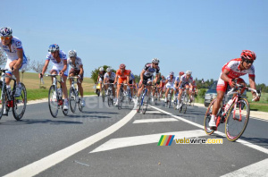 Le peloton se sépare en 2 (640x)