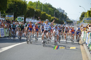 Anthony Ravard (AG2R La Mondiale) wins the Classic de l'Indre (522x)