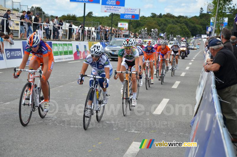 Une partie du peloton