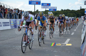 The peloton with Emma Johansson (454x)