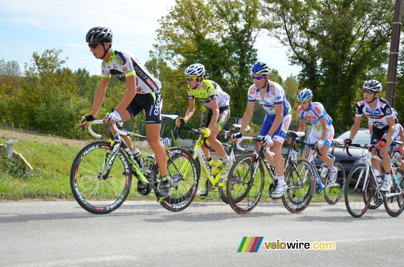 The leading group on the Côte de Regny (2)