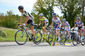 The leading group on the Côte de Regny (2) (386x)