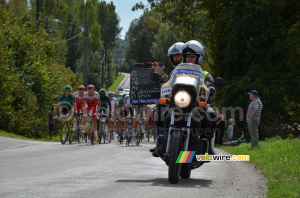 L'ardoisier et le peloton (2) (486x)