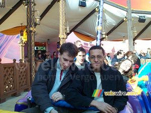 [Walt Disney Studios - Disneyland Paris]: Krzyszek, Rachid, Sébastien et Marie dans les tapits volants (260x)